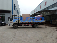 福瑞得機(jī)械瀝青灌縫機(jī)，手扶雙輪壓路機(jī)裝車成功及時發(fā)貨